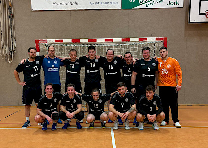Handballherren zusammen m Gruppenfoto im Tor Handballherren zusammen m Gruppenfoto im Tor