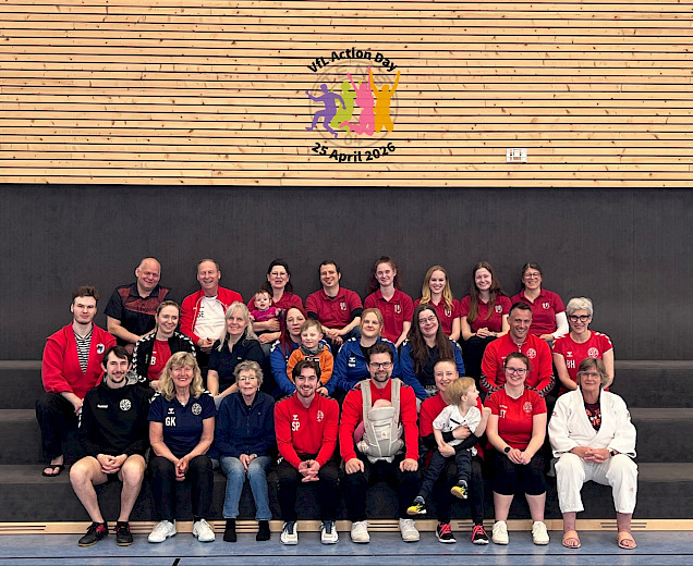 Gruppenbild aller Helfer und Helferinnen Gruppenbild aller Helfer und Helferinnen