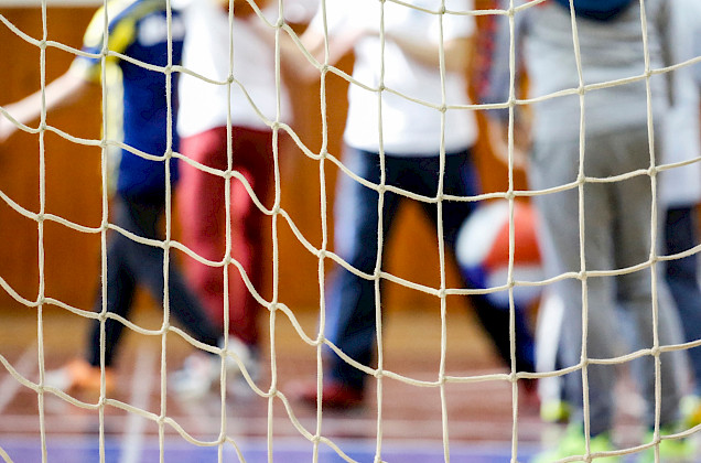 Ballspiele in der Halle