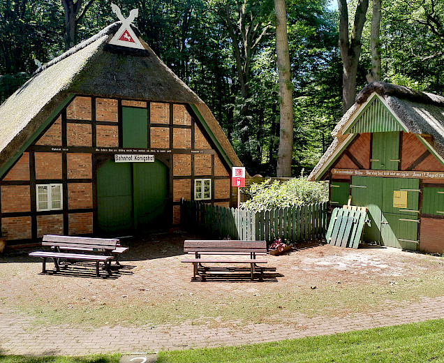 Niederdeutsche Bühne VfL Sittensen Fierobend in Köenhoff 2022 DAT BAHN-Chaos von Winnie Abel in der plattdeutschen Bearbeitung von Heino Buerhoop Niederdeutsche Bühne VfL Sittensen Fierobend in Köenhoff 2022 DAT BAHN-Chaos von Winnie Abel in der plattdeutschen Bearbeitung von Heino Buerhoop